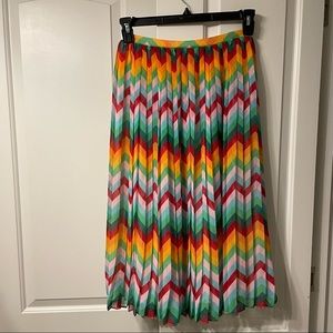 🏳️‍🌈🏳️‍🌈Romeo & Juliet Couture rainbow pleated skirt. Size Small.Mid length.